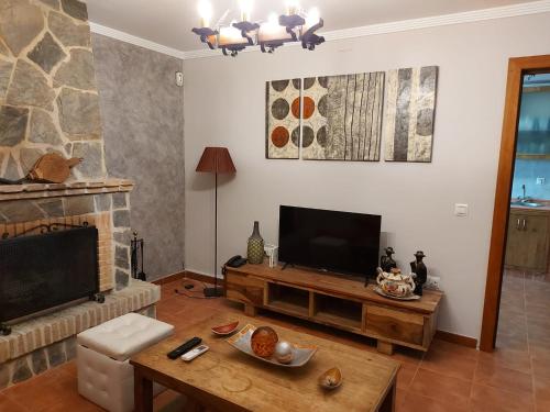Andalusian farmhouse with barbecue, pool and wifi