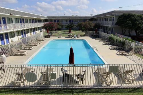 Bazén v ubytování Motel 6-Austin, TX - North nebo v jeho okolí