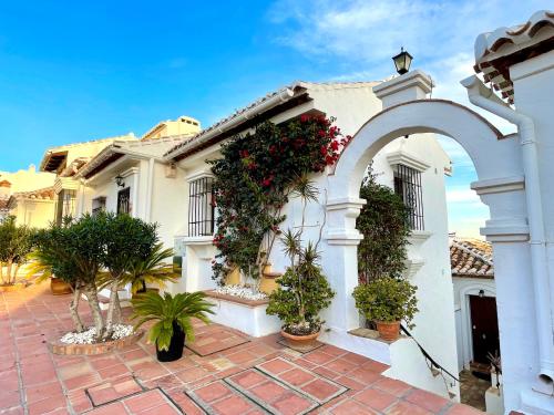 Semidetached house with amazing views and great outside ...