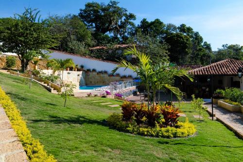a garden with plants and a swimming pool at Don Juan De Dios De Guane Hotel & Centro De Convenciones in Barichara