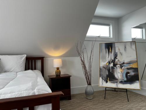a bedroom with a bed and a painting on the wall at Queen Anne's Revenge in Bar Harbor