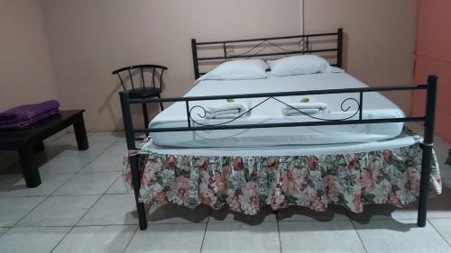 Uma cama ou camas num quarto em Mayela Aguas-Zarcas