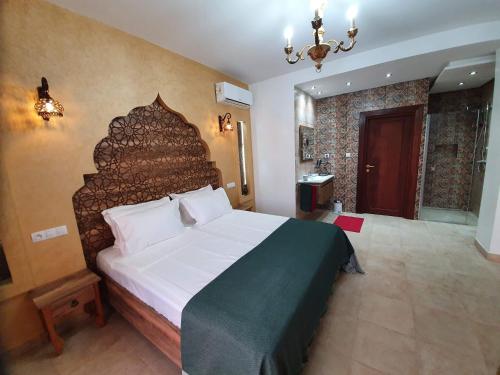a bedroom with a large bed in a room at Mahdia - Baghdadi - Laourient Apartments, restaurant, café in Mahdia