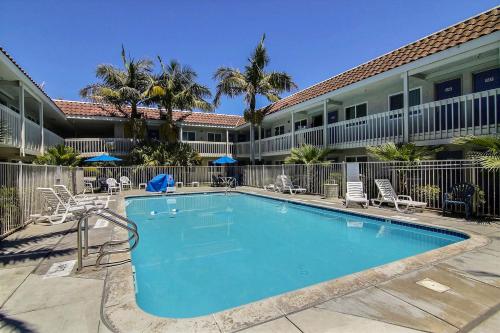 The swimming pool at or close to Motel 6-Carpinteria, CA - Santa Barbara - South