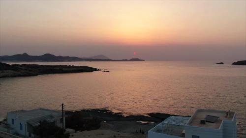 a sunset over a large body of water at Villa Zefyros in Pachaina