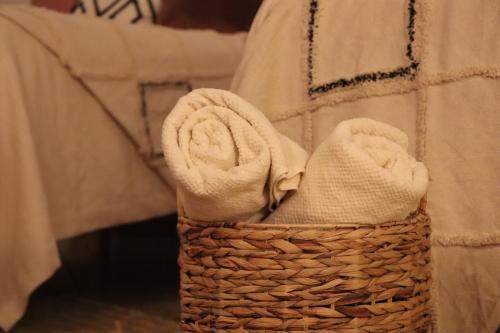a wicker basket with towels in a room at CASA DAMIANA in Lagos de Moreno