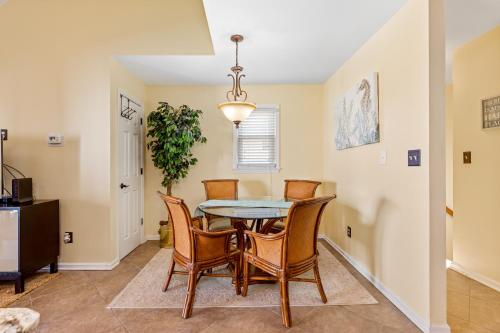 a dining room with a table and chairs at Myrtle Beach Getaway in Myrtle Beach