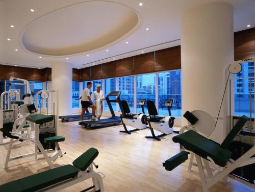 The fitness centre and/or fitness facilities at Corniche Hotel Abu Dhabi