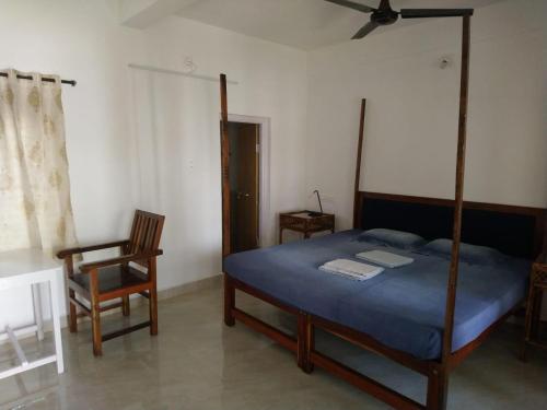 Postel nebo postele na pokoji v ubytování ARYA HOMESTAY BOUGAIN VILLA