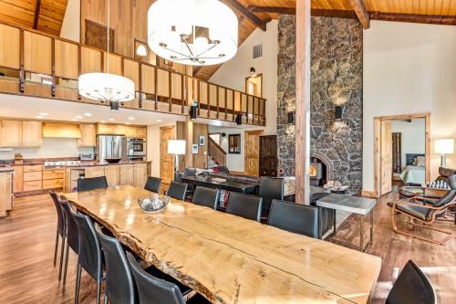 Χώρος καθιστικού στο Aspen Lodge