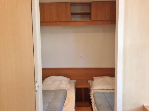 Postel nebo postele na pokoji v ubytování Camping Le Mas Sud Ardèche
