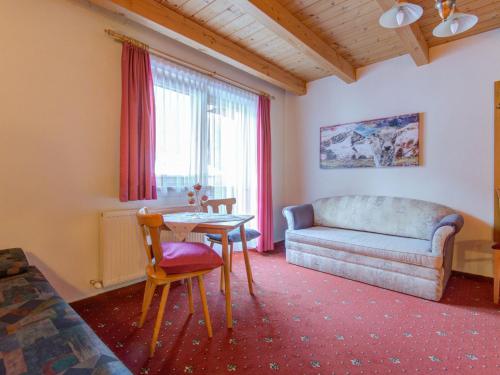 Posezení v ubytování Pleasant apartment in L ngenfeld with ski storage