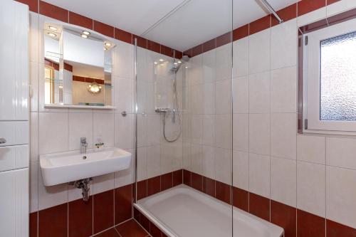 a bathroom with a sink and a shower and a sink at Ostseetraum in Kühlungsborn