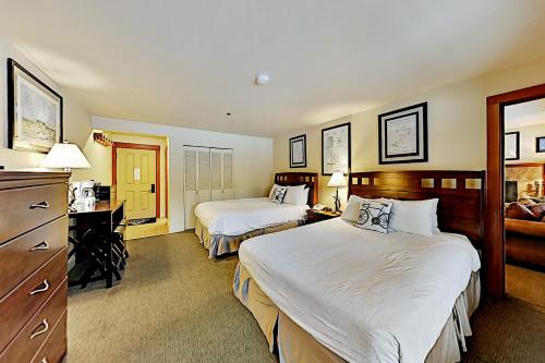 Seventh Mountain Resort Units 2015 & 2016 – Photos 3