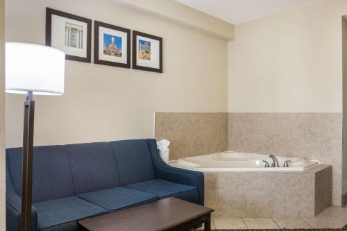 Gallery image of Comfort Suites Forsyth near I-75 in Forsyth