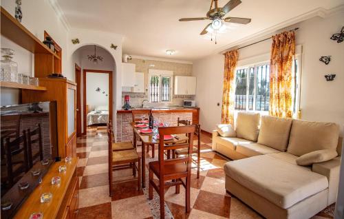Fotografia z galérie ubytovania Pet Friendly Apartment In Benajarafe v destinácii Benajarafe