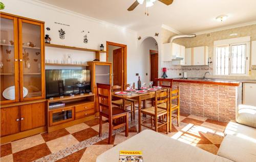 Fotografia z galérie ubytovania Pet Friendly Apartment In Benajarafe v destinácii Benajarafe