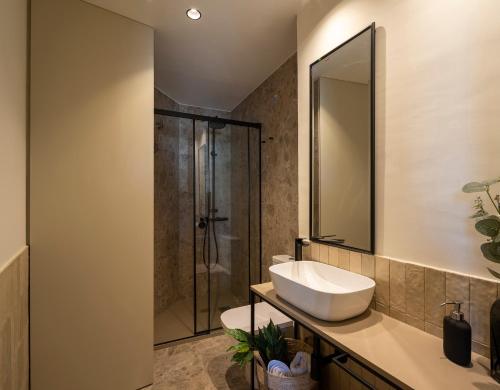 a bathroom with a sink and a shower at Cuchilleros 1 in Granada