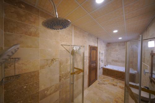 Bilik mandi di Grand Cappadocia Hotel