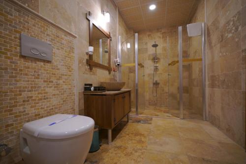 Bilik mandi di Grand Cappadocia Hotel