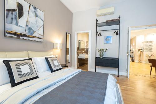 a bedroom with a large bed and a bathroom at Cardilli Luxury Rooms in Rome