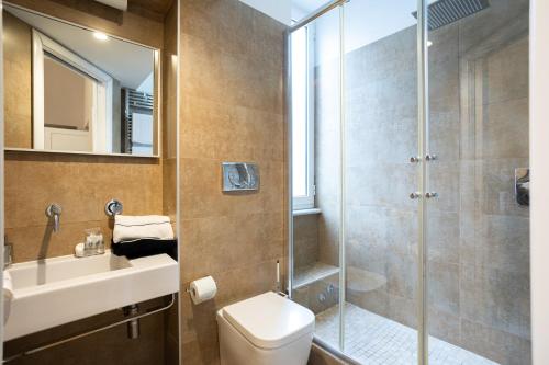 a bathroom with a shower and a toilet and a sink at Cardilli Luxury Rooms in Rome