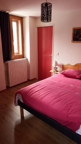 En eller flere senge i et værelse på Auberge du Pont de l'Alp