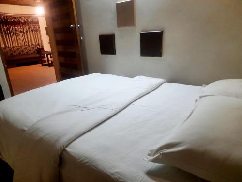 Richmond Hotel Sylhetにあるベッド