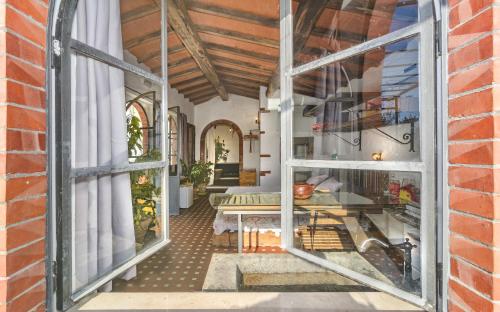 an open window in a brick building with a room at La Limonaia di Casagrande in Barga
