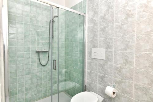 Bilik mandi di Residence Chiaro di Luna