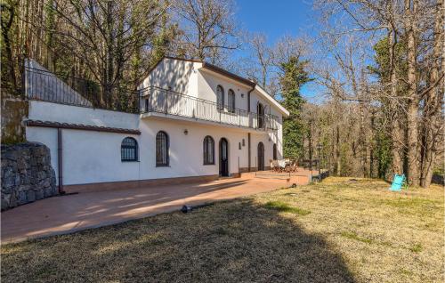 Amazing home in Zafferana Etnea with WiFi and 2 Bedrooms