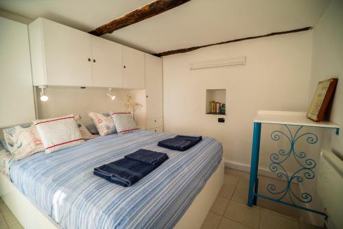 a bedroom with a bed with two towels on it at Borgo Antico - Il nido di briciola in Lerici