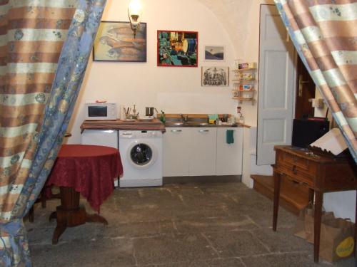 Nhà bếp/bếp nhỏ tại La stufa rossa