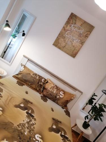 a bedroom with a bed and a sign on the wall at Masaryss apartament Tulcea in Tulcea
