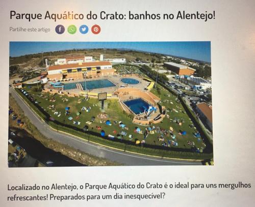 Captura de pantalla de un sitio web con una foto de una piscina en Retiro da Madalena, en Crato