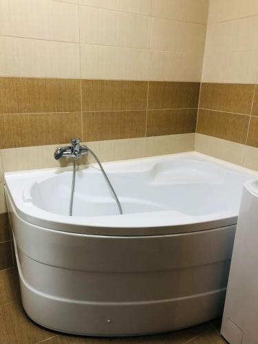 a bath tub with a faucet in a bathroom at Casa Tivoli in Sovata
