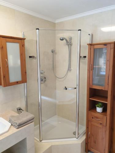 A bathroom at Appartement Waldfriede
