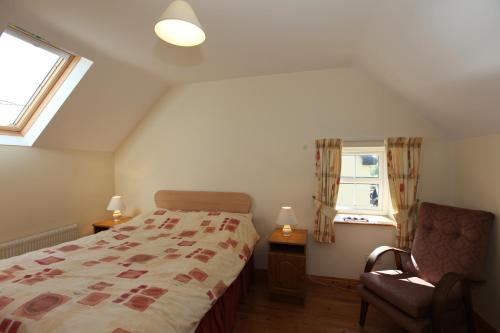 Postel nebo postele na pokoji v ubytování John Joe's Self Catering