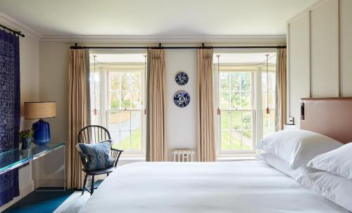 Una cama o camas en una habitación de Grove of Narberth