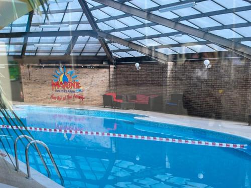 Swimming pool sa o malapit sa 54 Family Caravan at Marine Holiday Park, sleeps 4