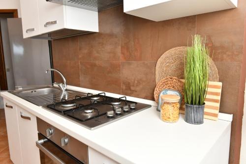 Dapur atau dapur kecil di Residence Chiaro di Luna