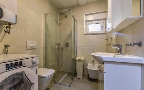 a bathroom with a shower and a toilet and a sink at Medulinka apartments in Medulin