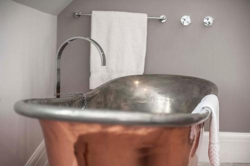 Holm House - Stylish Coastal Suites - HEDD Spa - Silures Bar & Restaurant photo 59