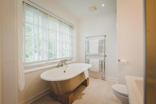 Holm House - Stylish Coastal Suites - HEDD Spa - Silures Bar & Restaurant photo 103