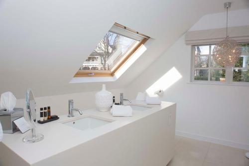 Holm House - Stylish Coastal Suites - HEDD Spa - Silures Bar & Restaurant photo 108