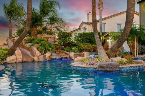 Mountain View Oasis - Luxury Heated Pool Paradise