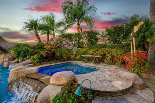 Mountain View Oasis - Luxury Heated Pool Paradise