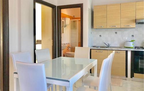 A kitchen or kitchenette at Casa 86 F