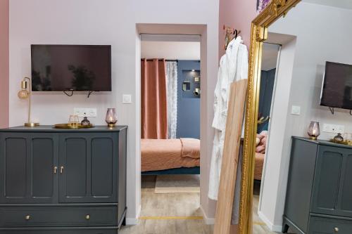 a dressing room with a mirror and a dresser at @Romantic Suite & Spa @Jacuzzi @ Parking gratuit @ in Mulhouse