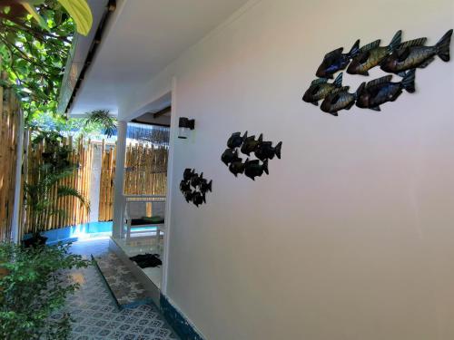 a wall with a bunch of fish on it at Sahara Sands Guest House - Gili Trawangan in Gili Trawangan